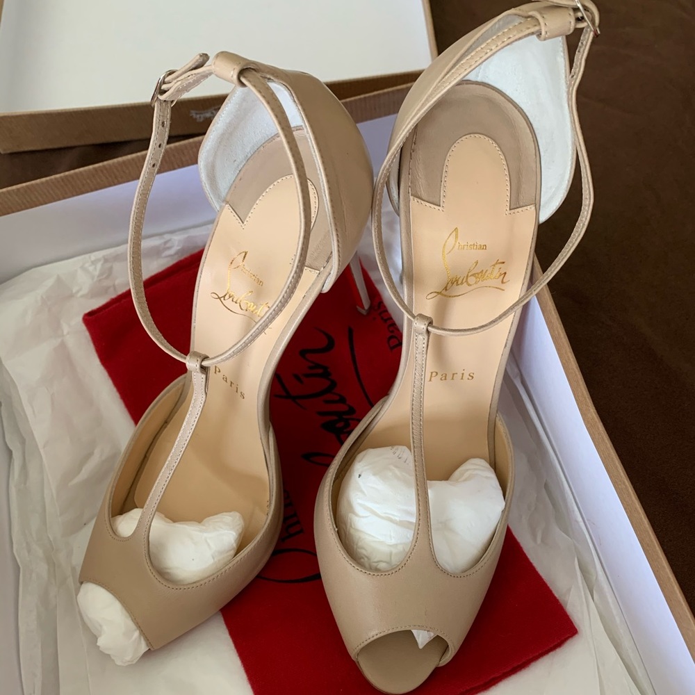 Christian Louboutin ~ Senora Patent T-Strap Sandal